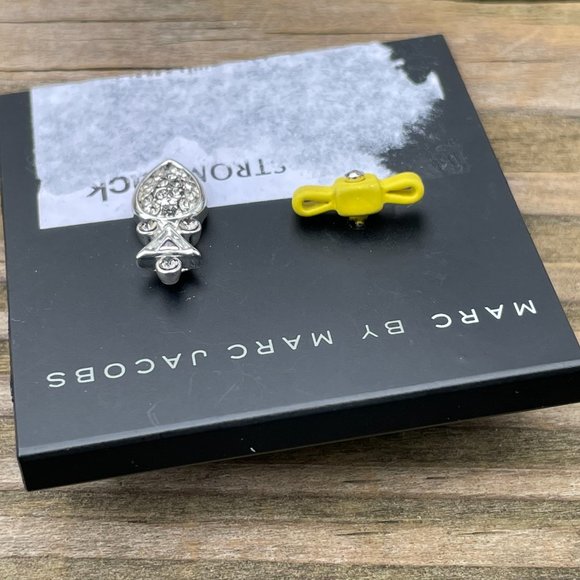 Marc Jacobs Earrings mix tone mismatch set Bow and Pineapple post Women Earrings - Picture 6 of 12